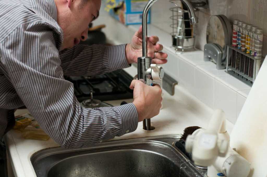 The Benefits of Hiring a Licensed and Insured Plumbing Service