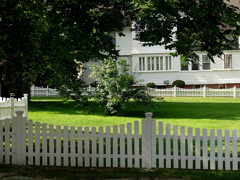 The Benefits of Installing a Privacy Fence